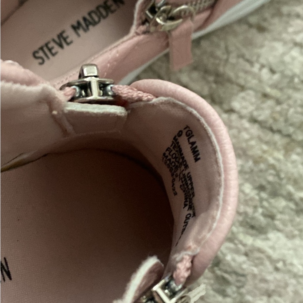 Steve Madden - Picture 4 of 4